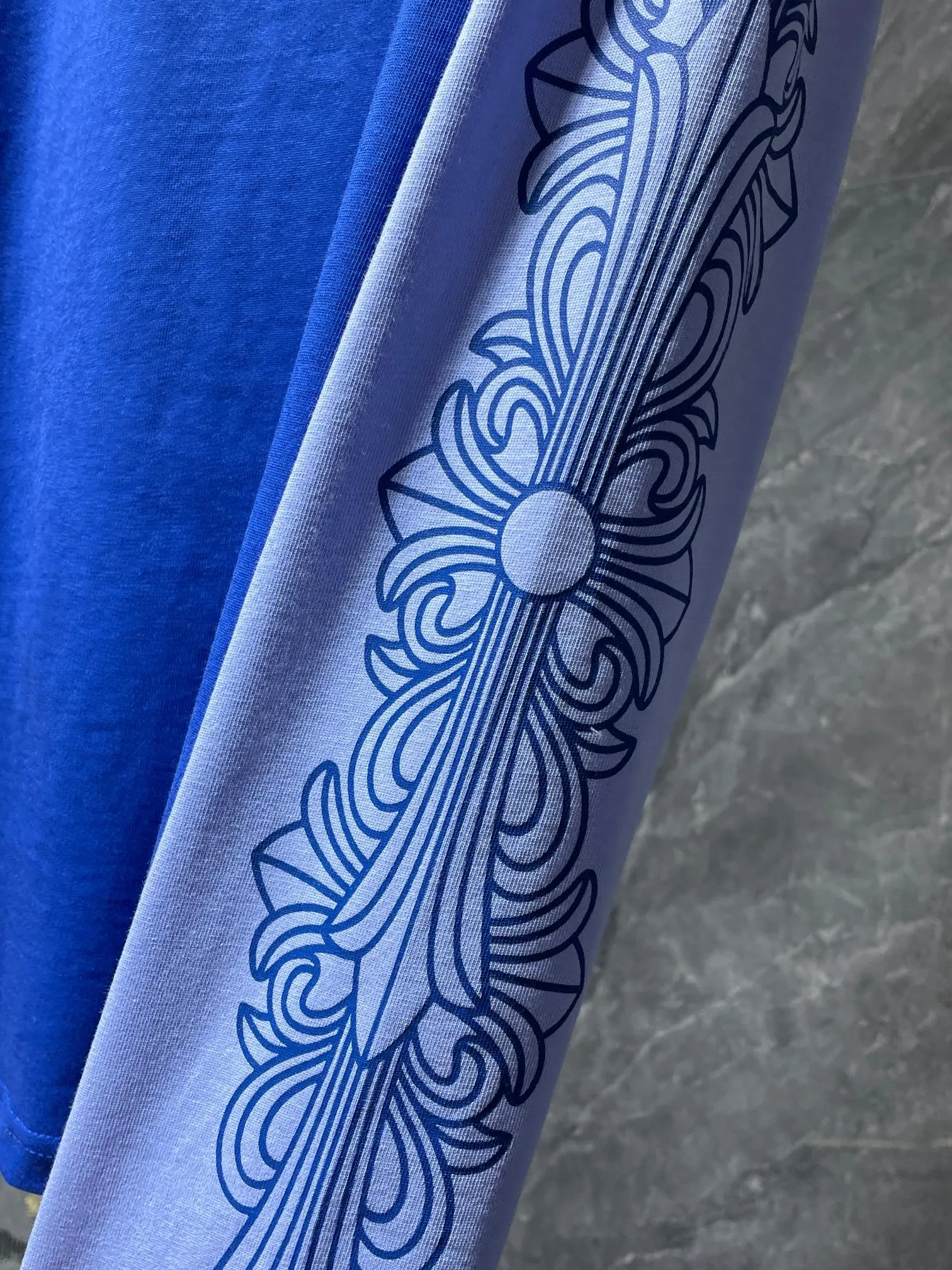 P160 Chrome Hearts 🍁Long T series🍁 High-weight, environmentally friendly and high-quality top-quality fabrics Chrome Sanskrit letters cross flower arm scroll long-sleeved T. Counter synchronization 1:1 replica version Recommended color: blue color matching Code number: S, M, L, XL